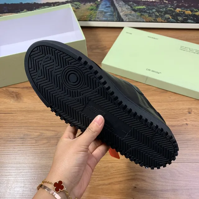 Off-White Diagonal Arrow Sneaker Black White Lifestyle Sneakers 2