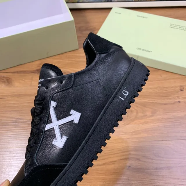 Off-White Diagonal Arrow Sneaker Black White Lifestyle Sneakers 3