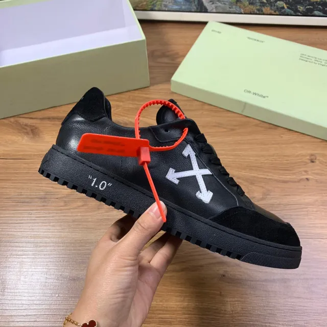 Off-White Diagonal Arrow Sneaker Black White Lifestyle Sneakers 4