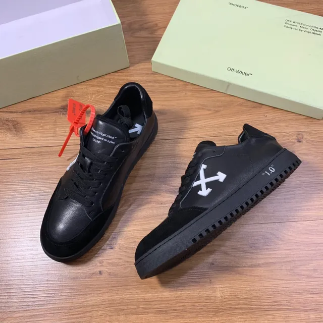 Off-White Diagonal Arrow Sneaker Black White Lifestyle Sneakers 6