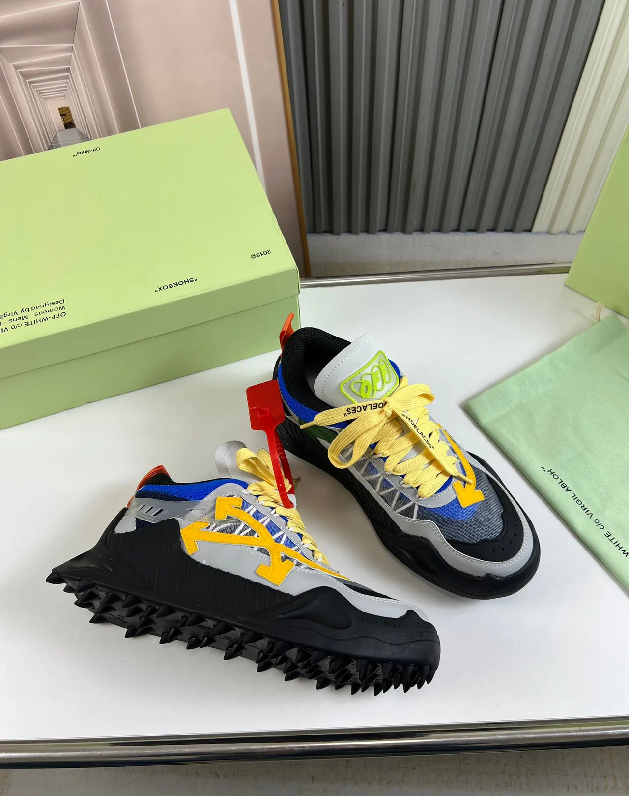 Off-White حذاء رياضي سميك رمادي أصفر صناعي شيك نقش السهم التداخل 5