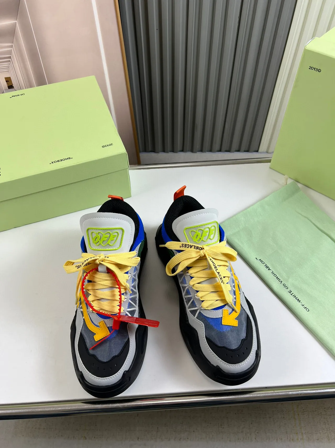 Off-White حذاء رياضي سميك رمادي أصفر صناعي شيك نقش السهم التداخل 9