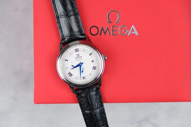 Omega De Ville রূপালী ডায়াল নীল হাত কালো চামড়ার স্ট্র্যাপ যান্ত্রিক ঘড়ি 3