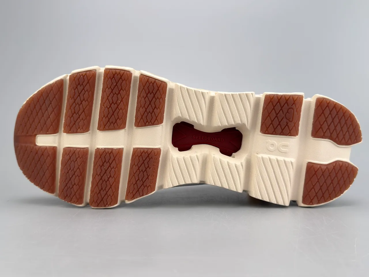 On beige borgoña ingenieril knit upper segmentado CloudTec mediasuela zapatillas 6