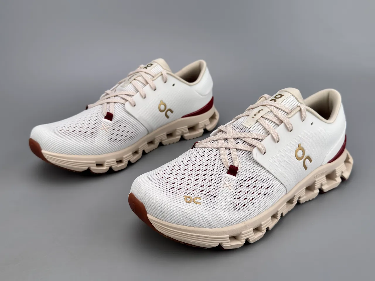 On beige borgoña ingenieril knit upper segmentado CloudTec mediasuela zapatillas 7