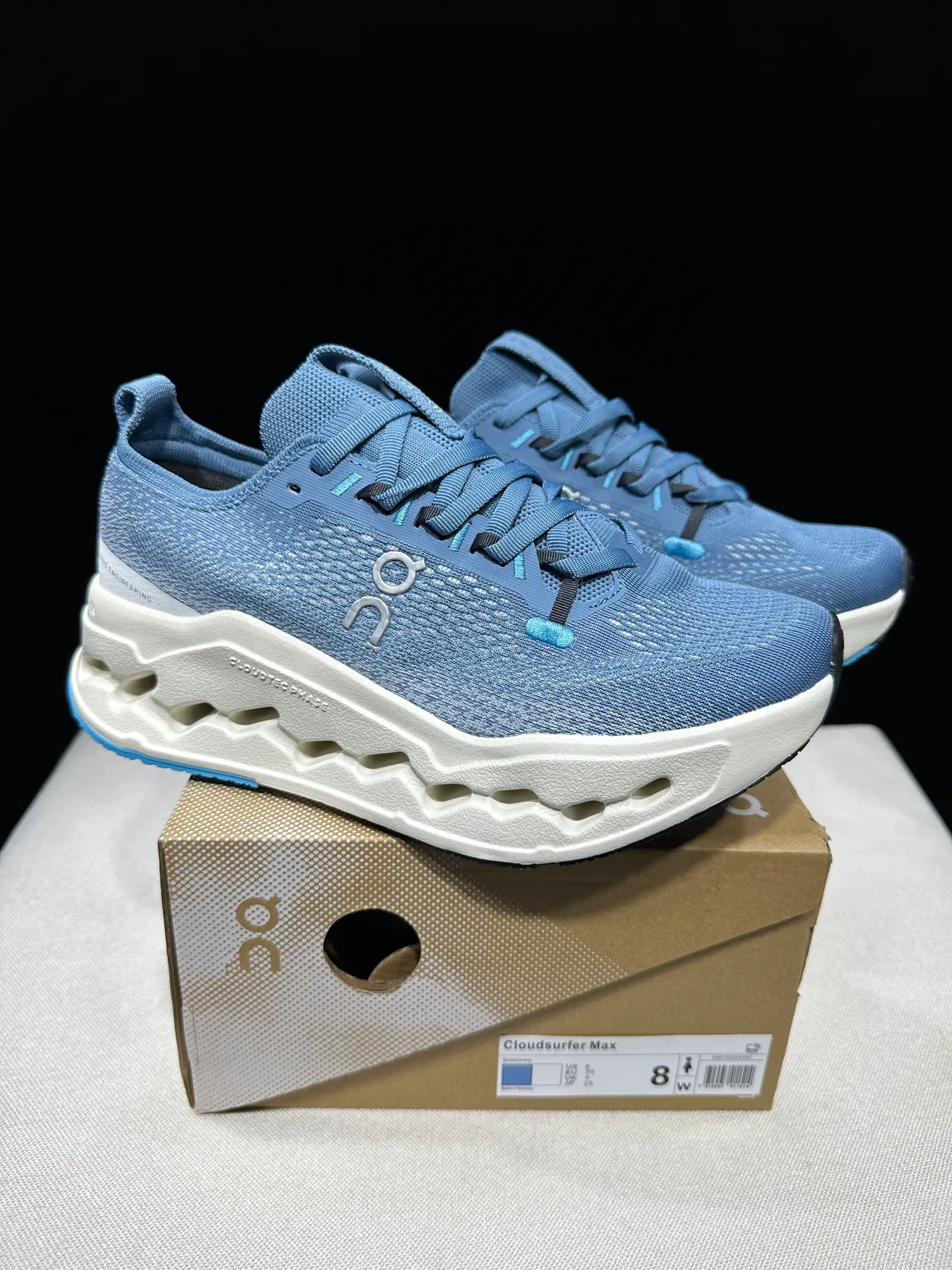 On Chaussures de running bleu beige avec tissage knit ingénierie supérieur et silhouette basse 13