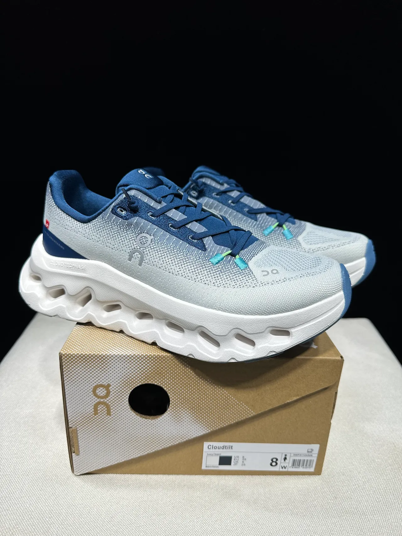 On 灰海军 工程针织鞋面 开放六边形 CloudTec Pods 跑鞋 13