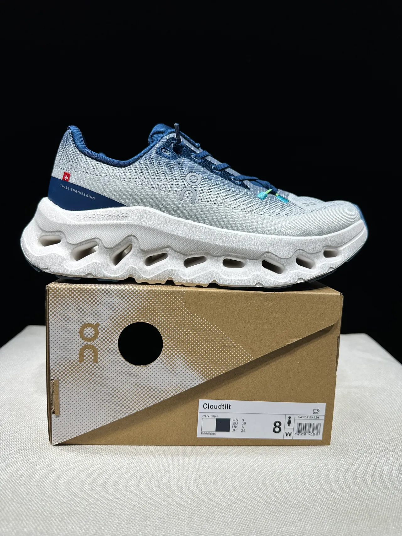 On 灰海军 工程针织鞋面 开放六边形 CloudTec Pods 跑鞋 14