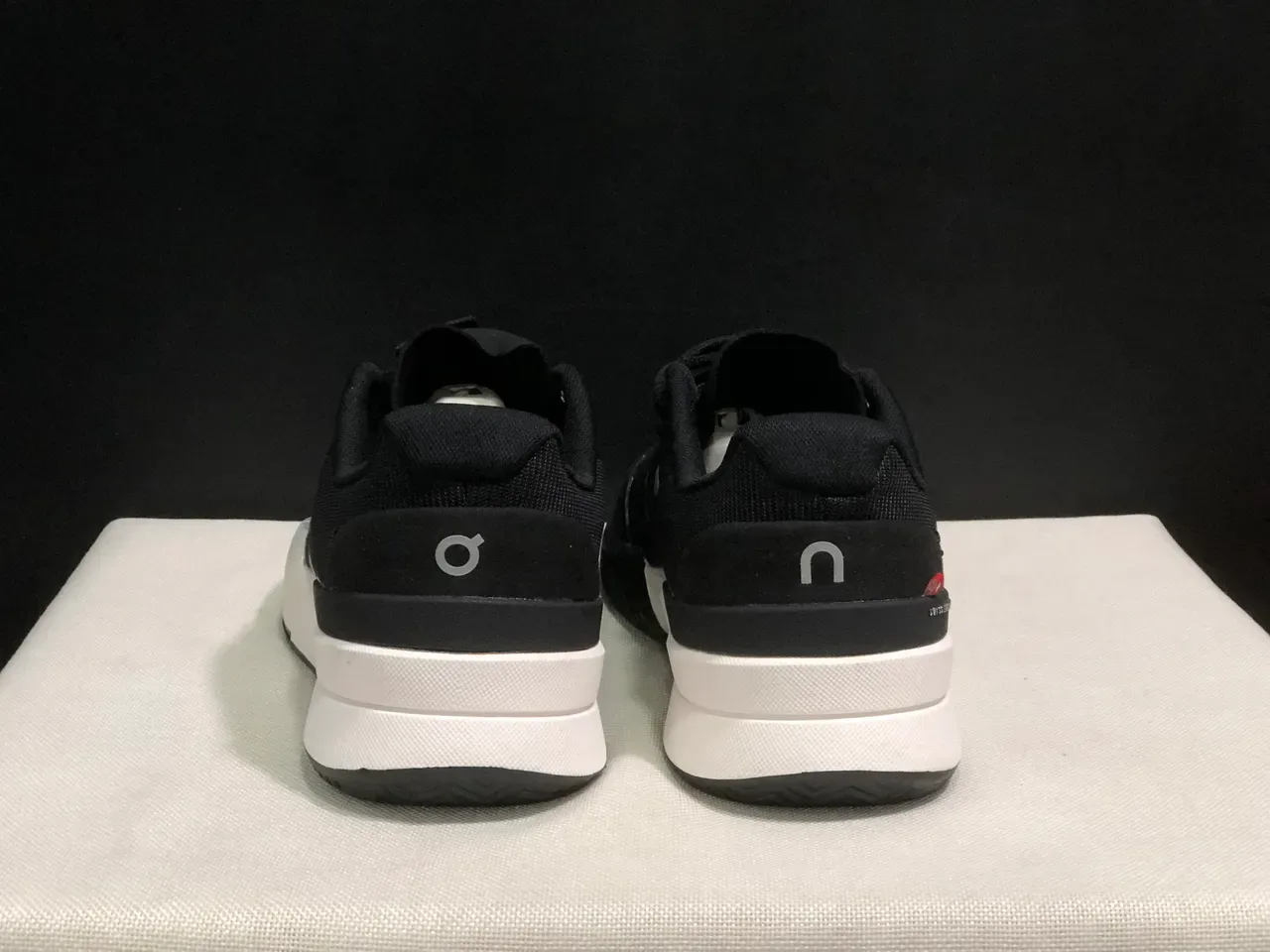 On THE ROGER Pro2 tênis lifestyle preto branco 3