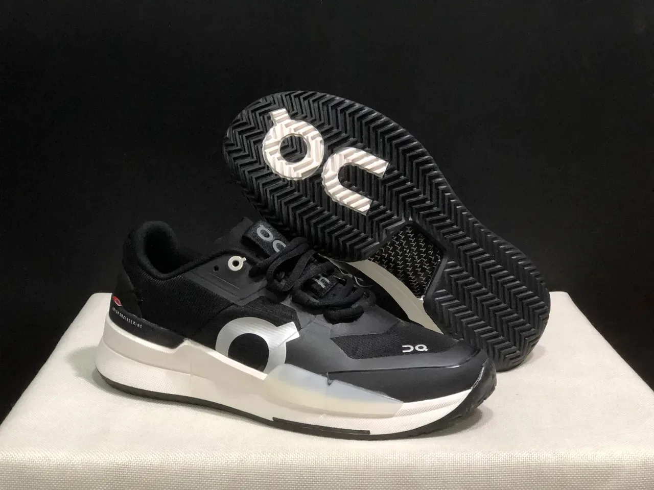 On THE ROGER Pro2 tênis lifestyle preto branco 5