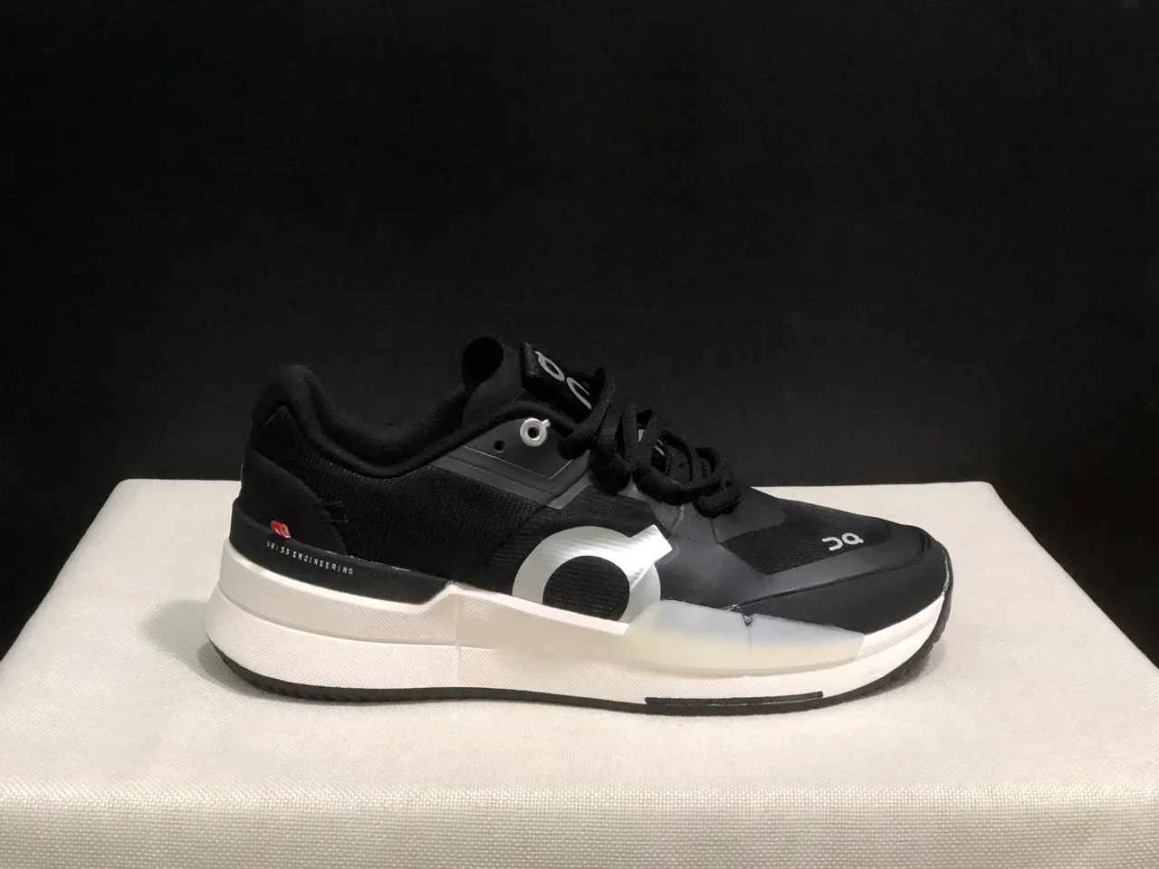 On THE ROGER Pro2 tênis lifestyle preto branco 8