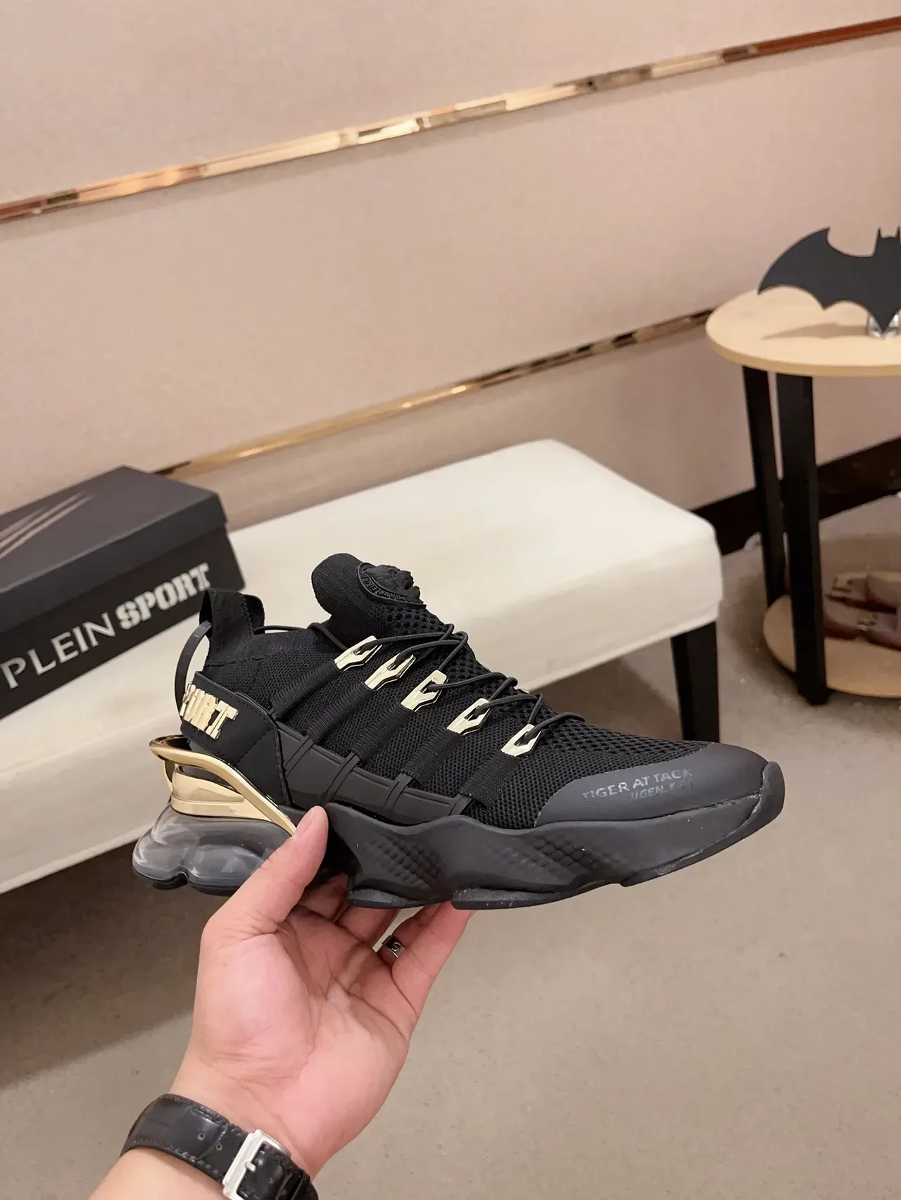Philipp Plein أسود ذهبي Knit Sock-Fit Upper وسادة مطاطية منحوتة حذاء رياضي سميك 5