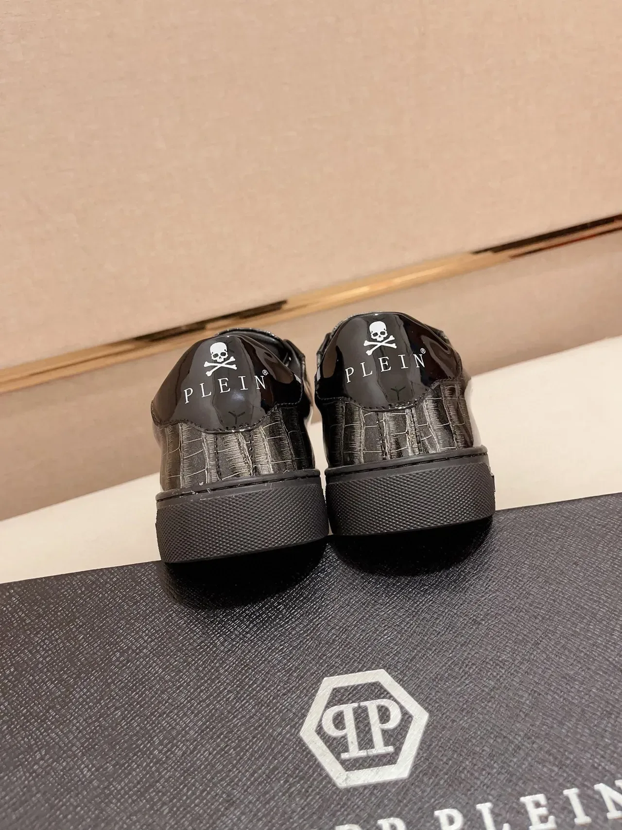 Philipp Plein Black Silver Crocodile-Embossed Patent Leather Metallic Accents Lifestyle Sneakers 8