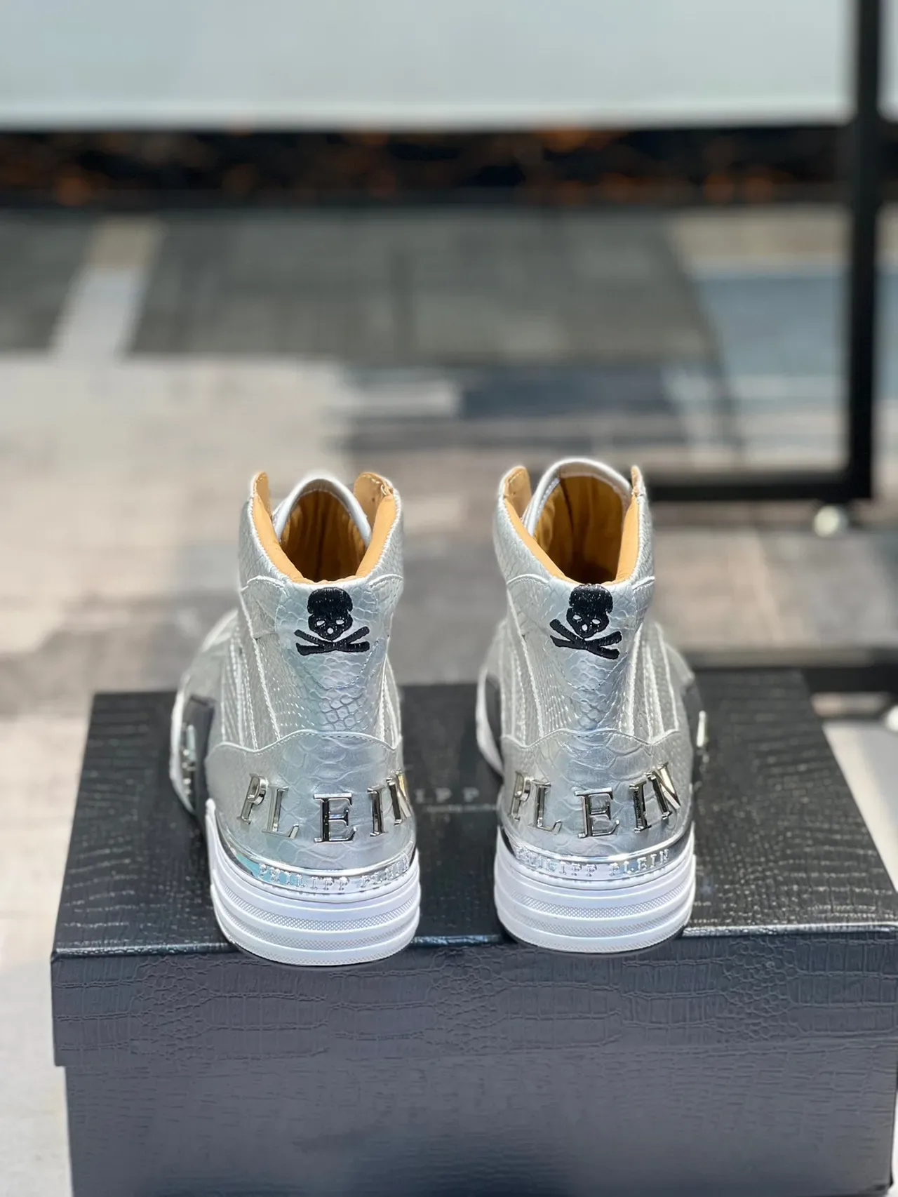 Philipp Plein উচ্চ টপ ধাতব রূপালী ক্রক-এমবসড লাইফস্টাইল স্নিকার 2
