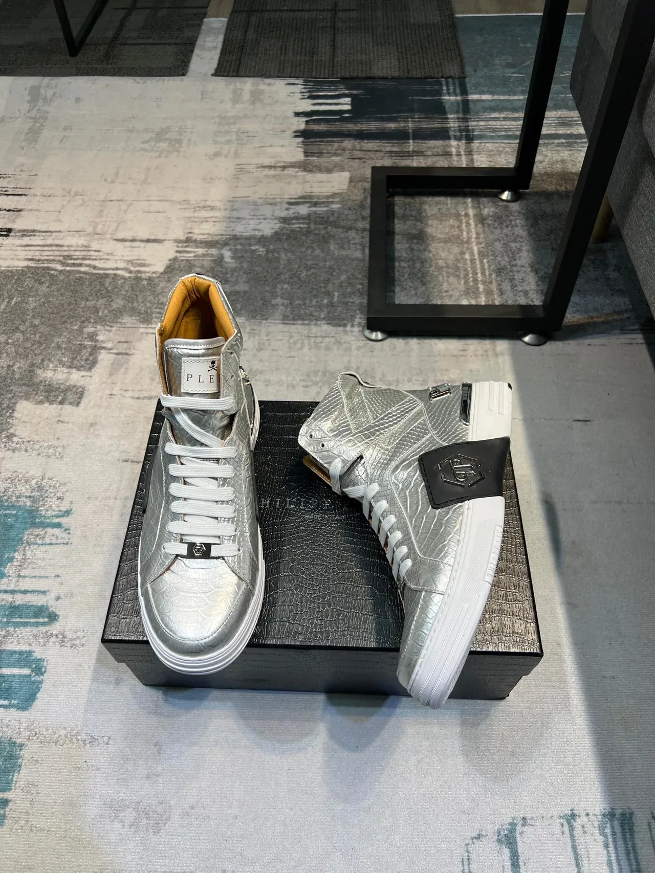 Philipp Plein উচ্চ টপ ধাতব রূপালী ক্রক-এমবসড লাইফস্টাইল স্নিকার 5