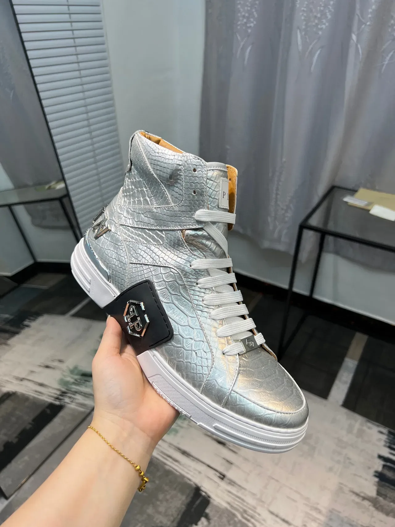 Philipp Plein উচ্চ টপ ধাতব রূপালী ক্রক-এমবসড লাইফস্টাইল স্নিকার 6