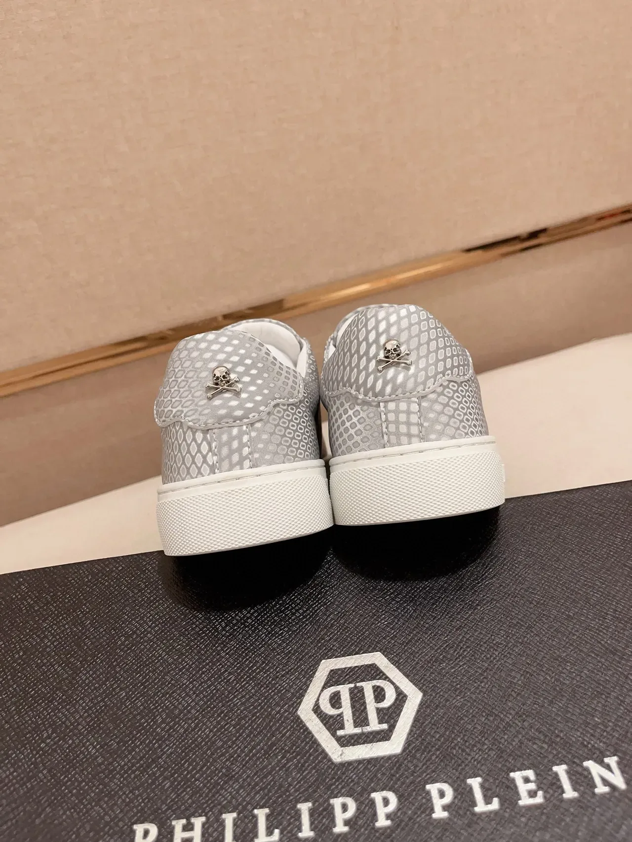 Philipp Plein পারফোরেটেড সিলভার-গ্রে লাইফস্টাইল স্নিকার্স 8