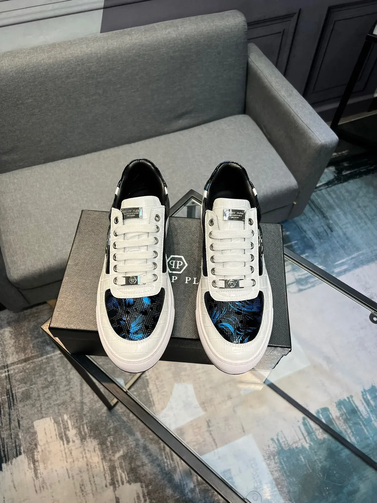 Philipp Plein Logo Bouclier Blanc et Bleu Irisé Noir Sneakers Lifestyle 2
