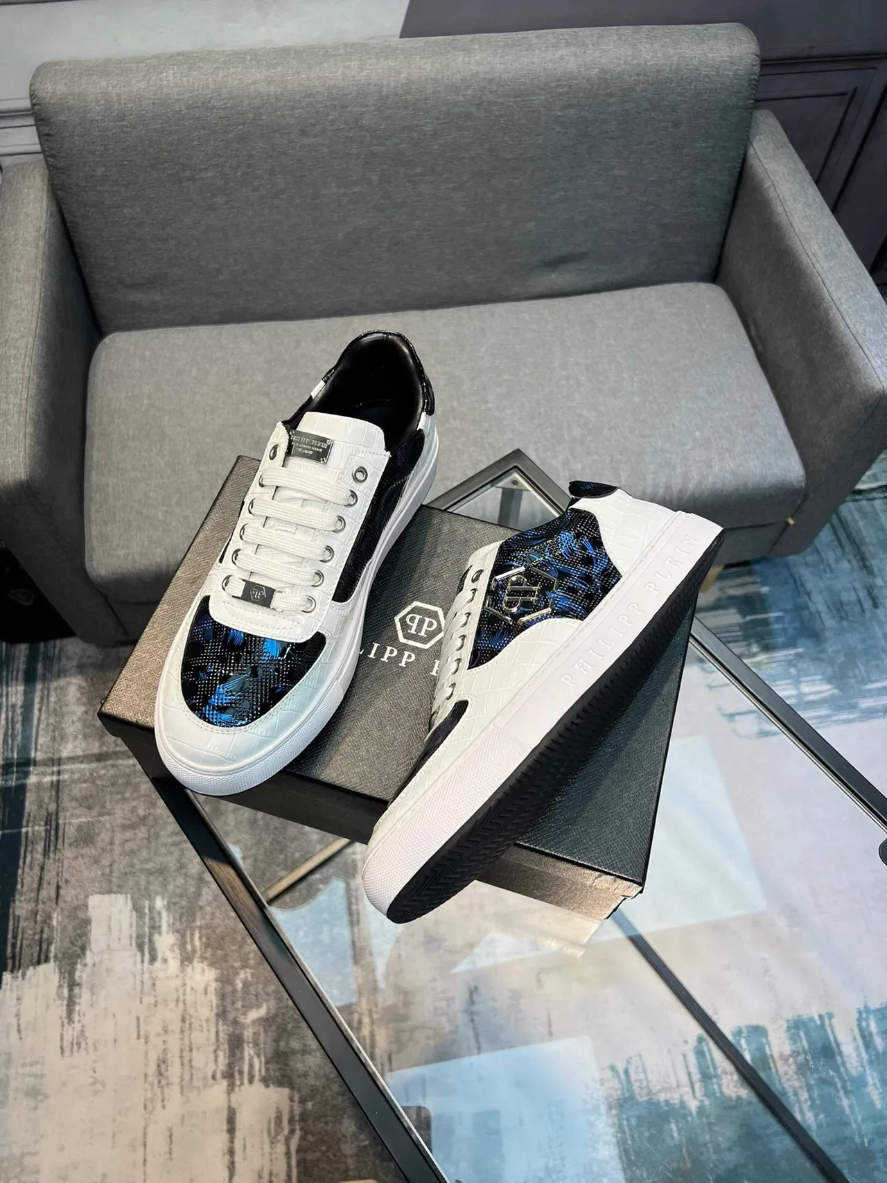 Philipp Plein Logo Bouclier Blanc et Bleu Irisé Noir Sneakers Lifestyle 3