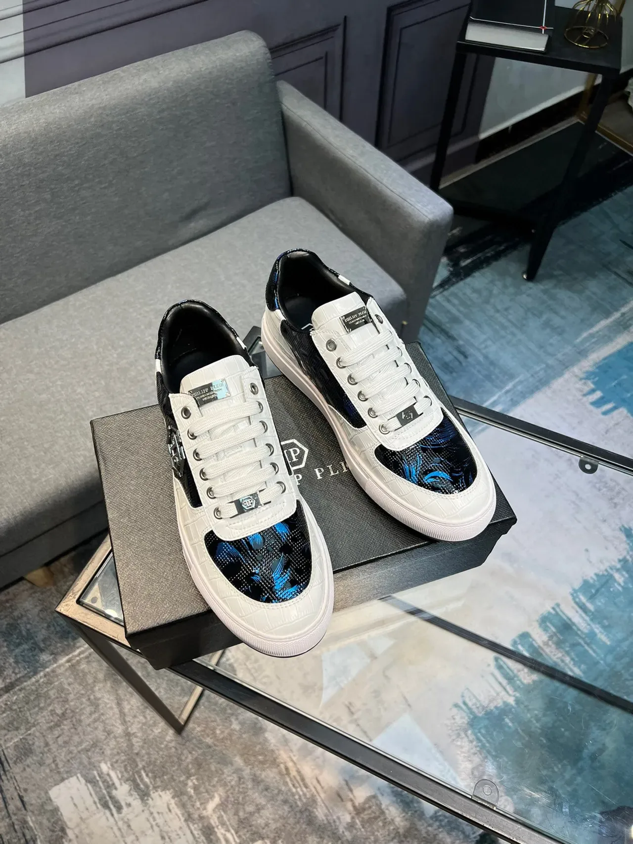 Philipp Plein Logo Bouclier Blanc et Bleu Irisé Noir Sneakers Lifestyle 4