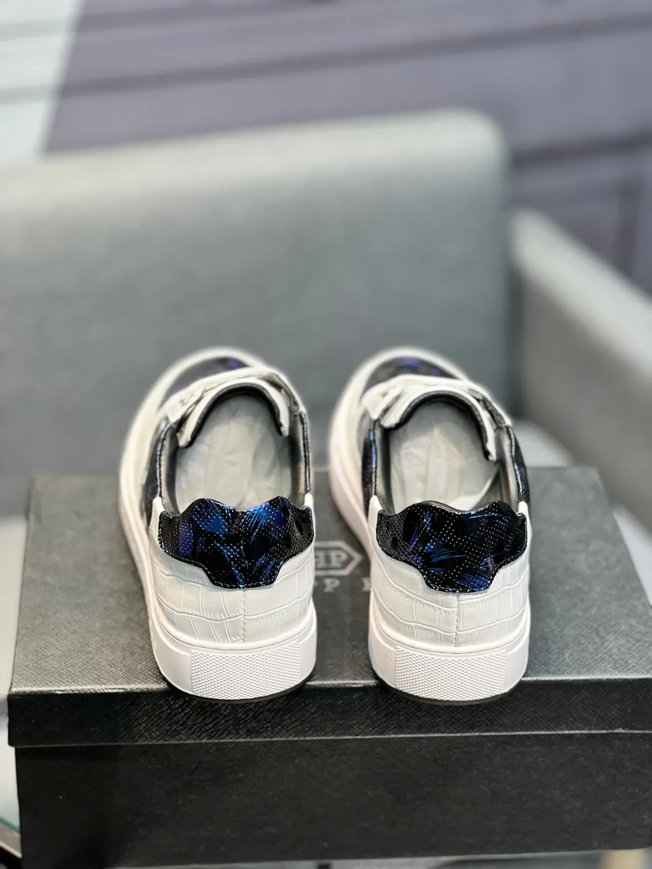 Philipp Plein Logo Bouclier Blanc et Bleu Irisé Noir Sneakers Lifestyle 6