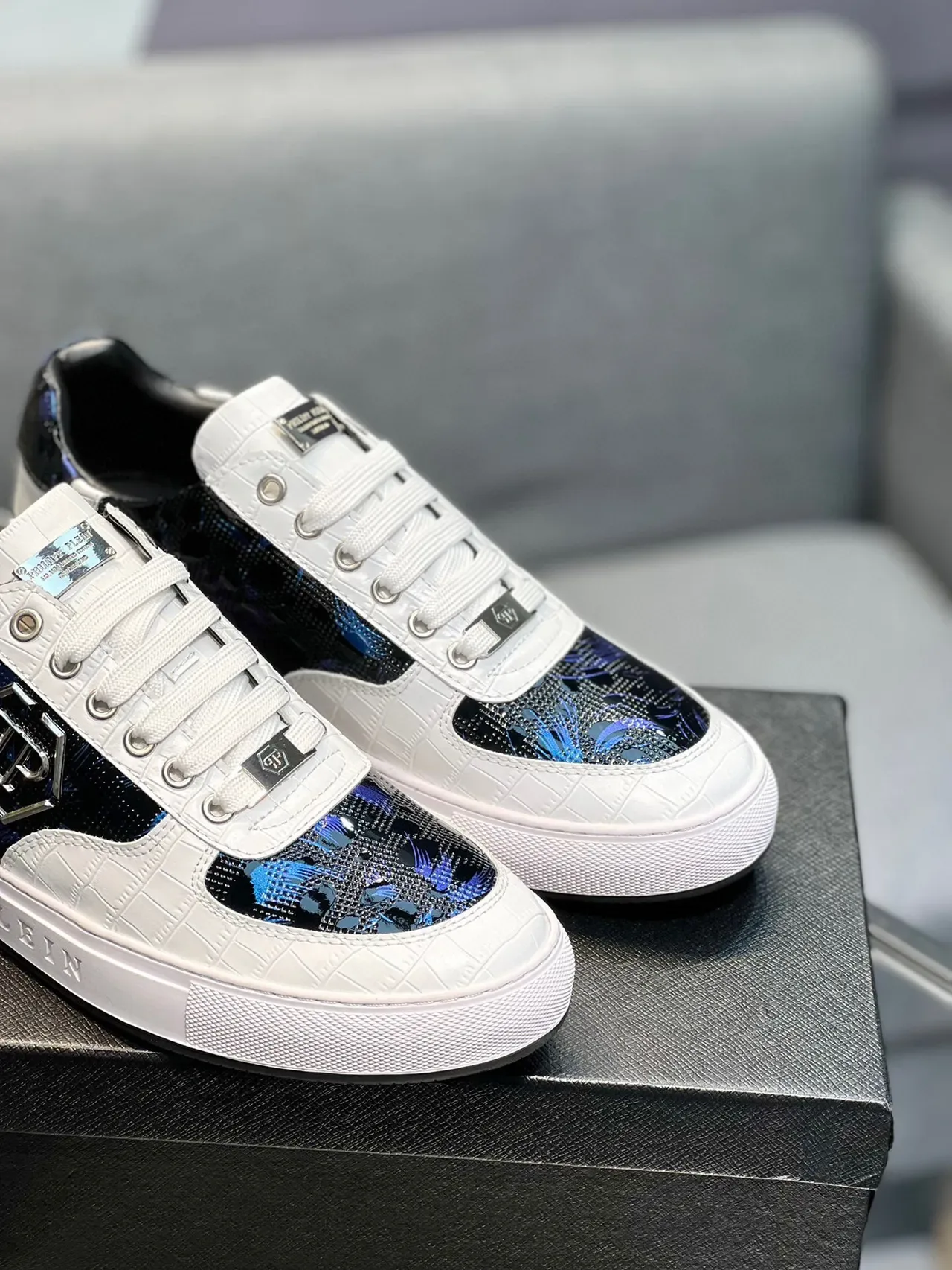 Philipp Plein Logo Bouclier Blanc et Bleu Irisé Noir Sneakers Lifestyle 8