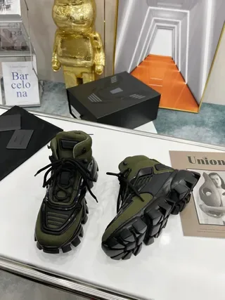 Prada 军绿色黑色高帮粗糙凸头底生活方式运动鞋 3