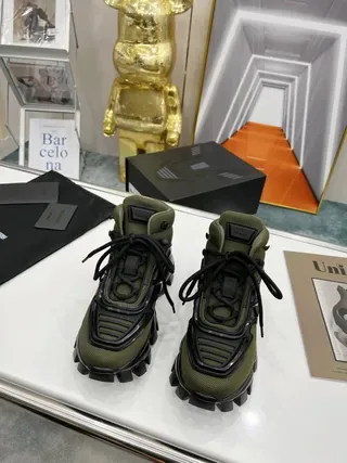Prada 军绿色黑色高帮粗糙凸头底生活方式运动鞋 4