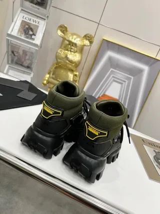 Prada 军绿色黑色高帮粗糙凸头底生活方式运动鞋 8