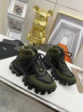 Prada 军绿色黑色高帮粗糙凸头底生活方式运动鞋 9