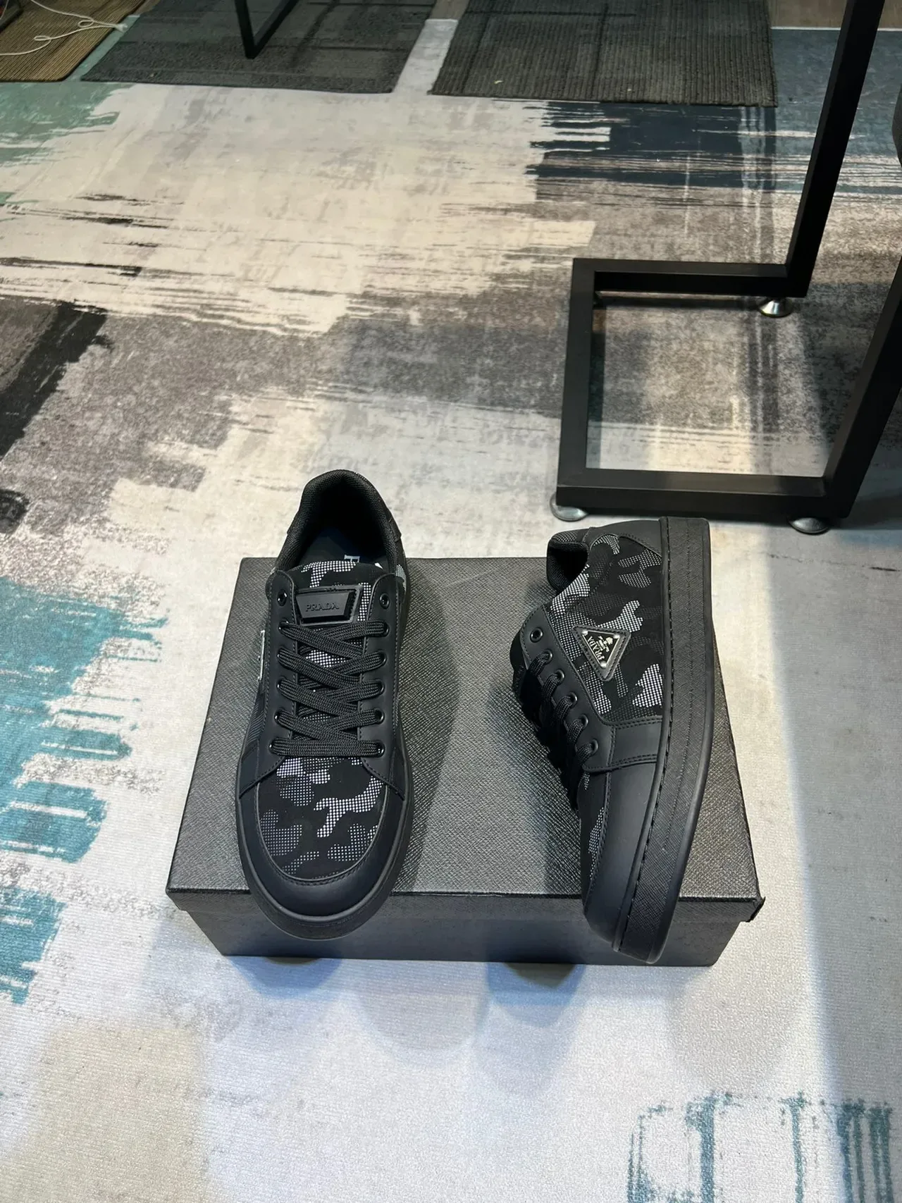 Prada Sneakers Lifestyle Negro Gris Camuflaje Digital Textil Superposiciones Cuero 4