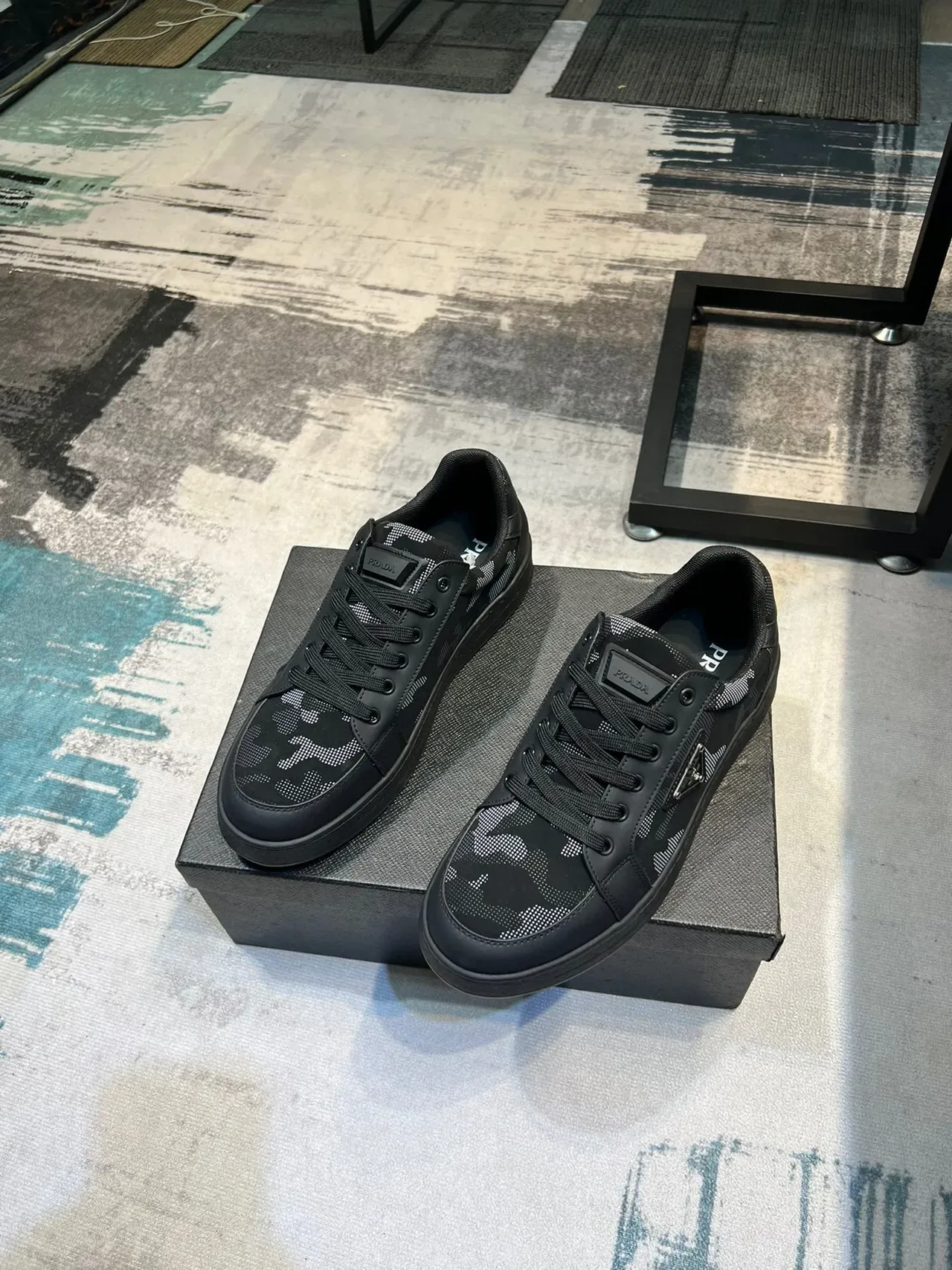 Prada Sneakers Lifestyle Negro Gris Camuflaje Digital Textil Superposiciones Cuero 5