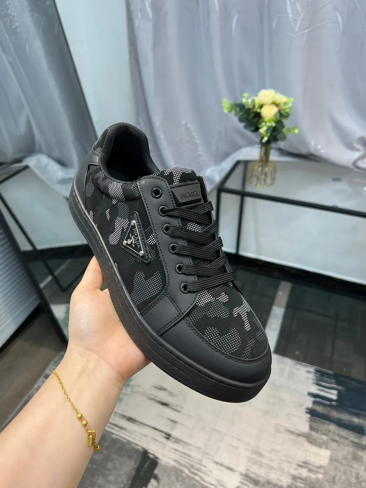 Prada Sneakers Lifestyle Negro Gris Camuflaje Digital Textil Superposiciones Cuero 6