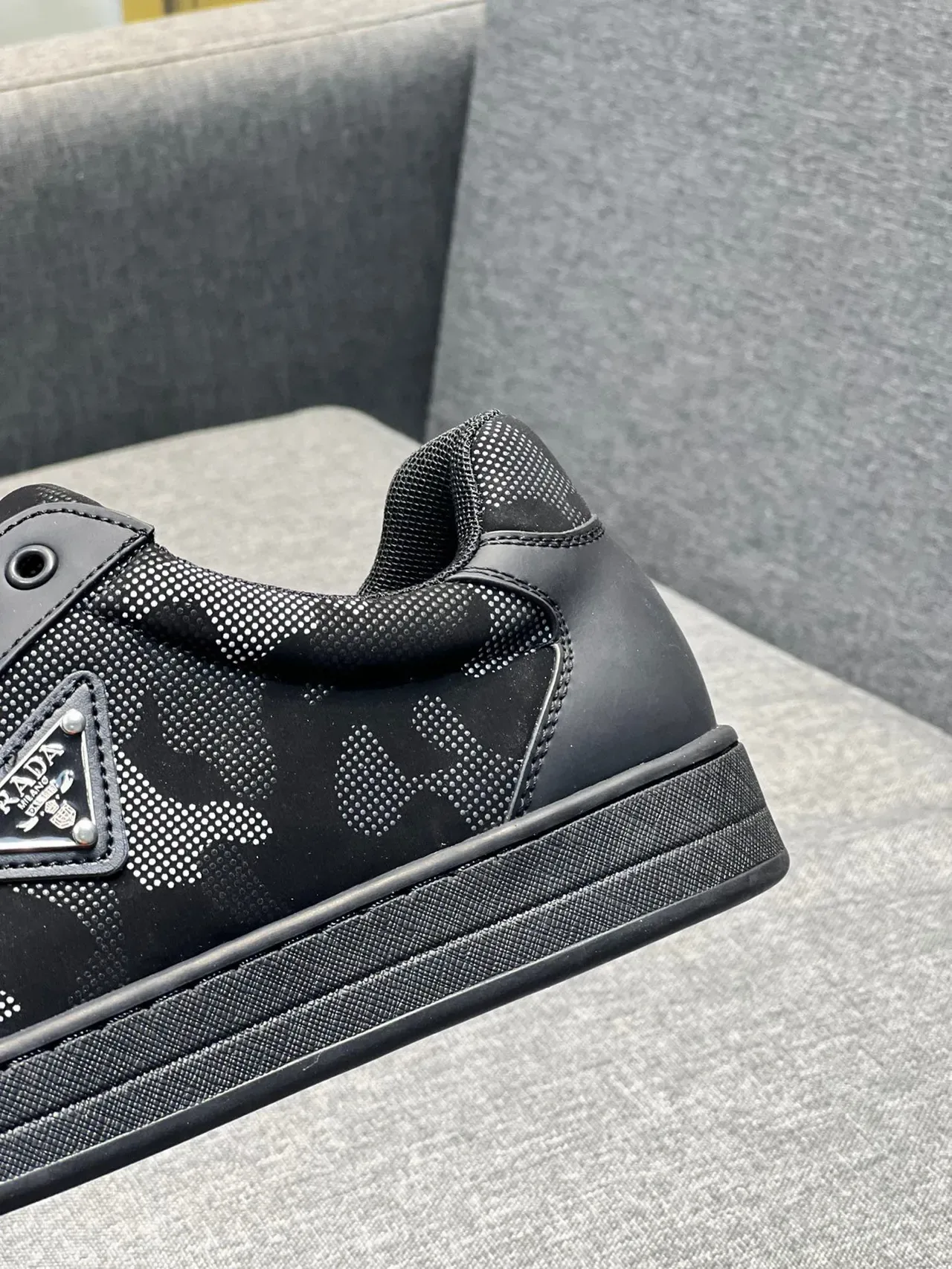 Prada Sneakers Lifestyle Negro Gris Camuflaje Digital Textil Superposiciones Cuero 7