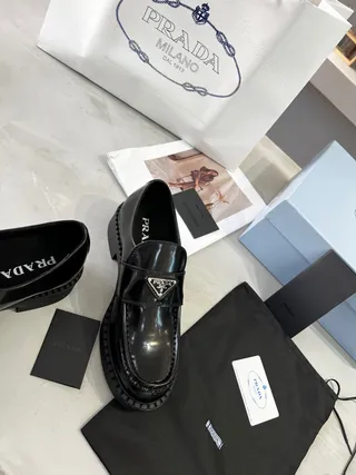 Prada काला पेटेंट लेदर चंकी प्लेटफॉर्म सोल लोफर 2