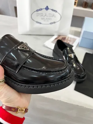 Prada काला पेटेंट लेदर चंकी प्लेटफॉर्म सोल लोफर 3