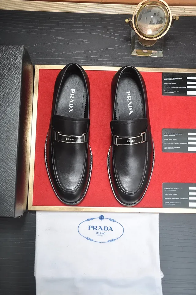 Prada Mocassin Noir Cuir Boucle 5