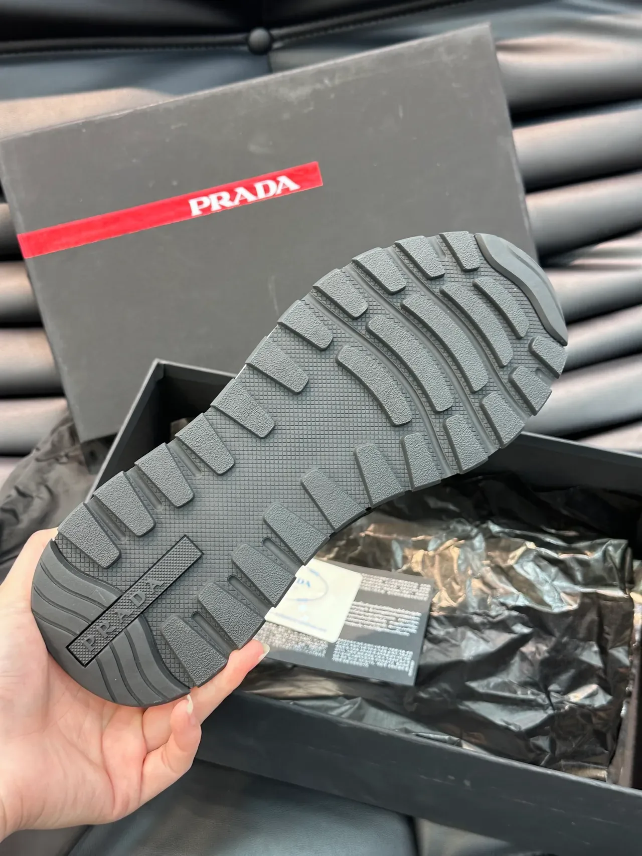 Prada Cloudbust Zapatillas Lifestyle Negro y Blanco 2