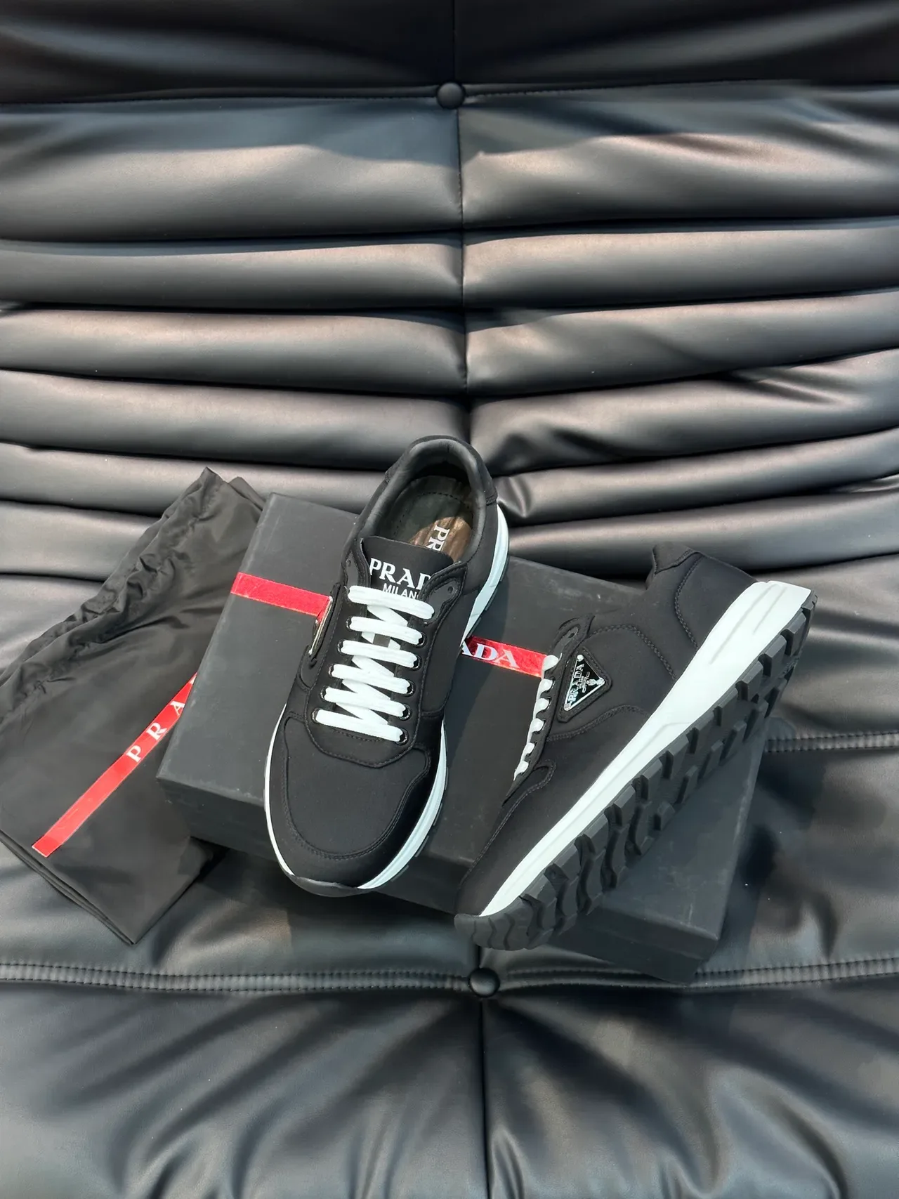 Prada Cloudbust Zapatillas Lifestyle Negro y Blanco 5