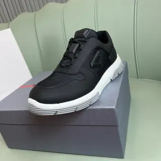 Prada Cloudbust 黑白生活方式运动鞋