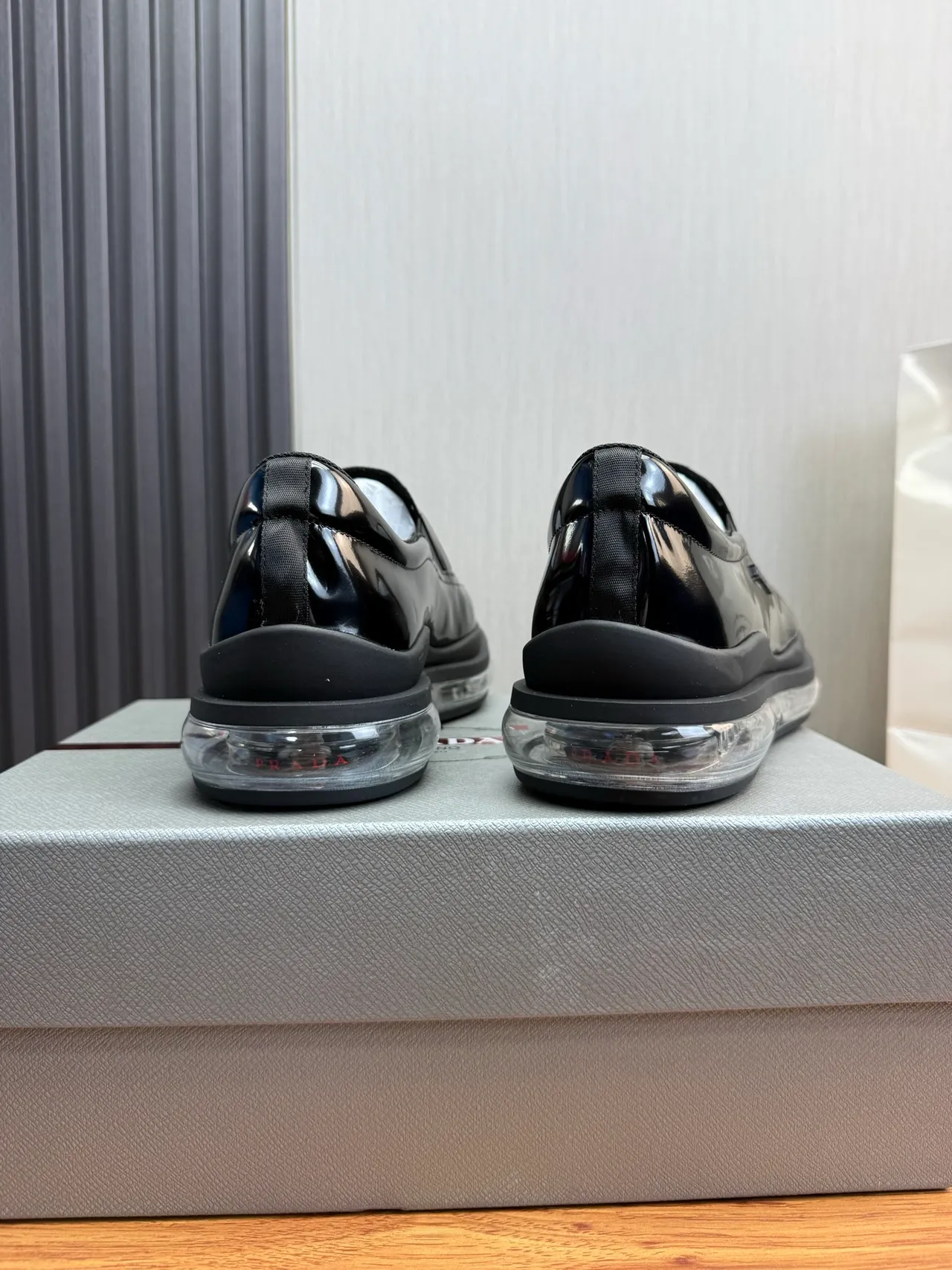 Prada Cloudbust কালো পেটেন্ট এবং মেশ লোফার্স 4
