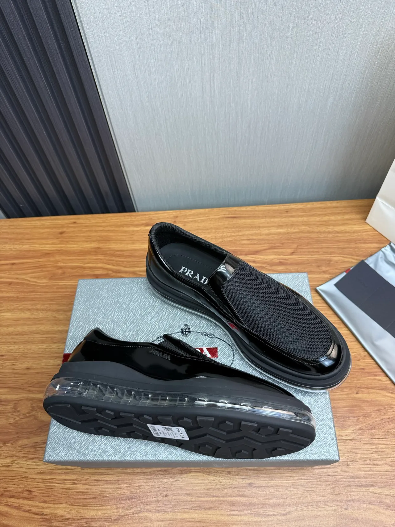 Prada Cloudbust কালো পেটেন্ট এবং মেশ লোফার্স 5