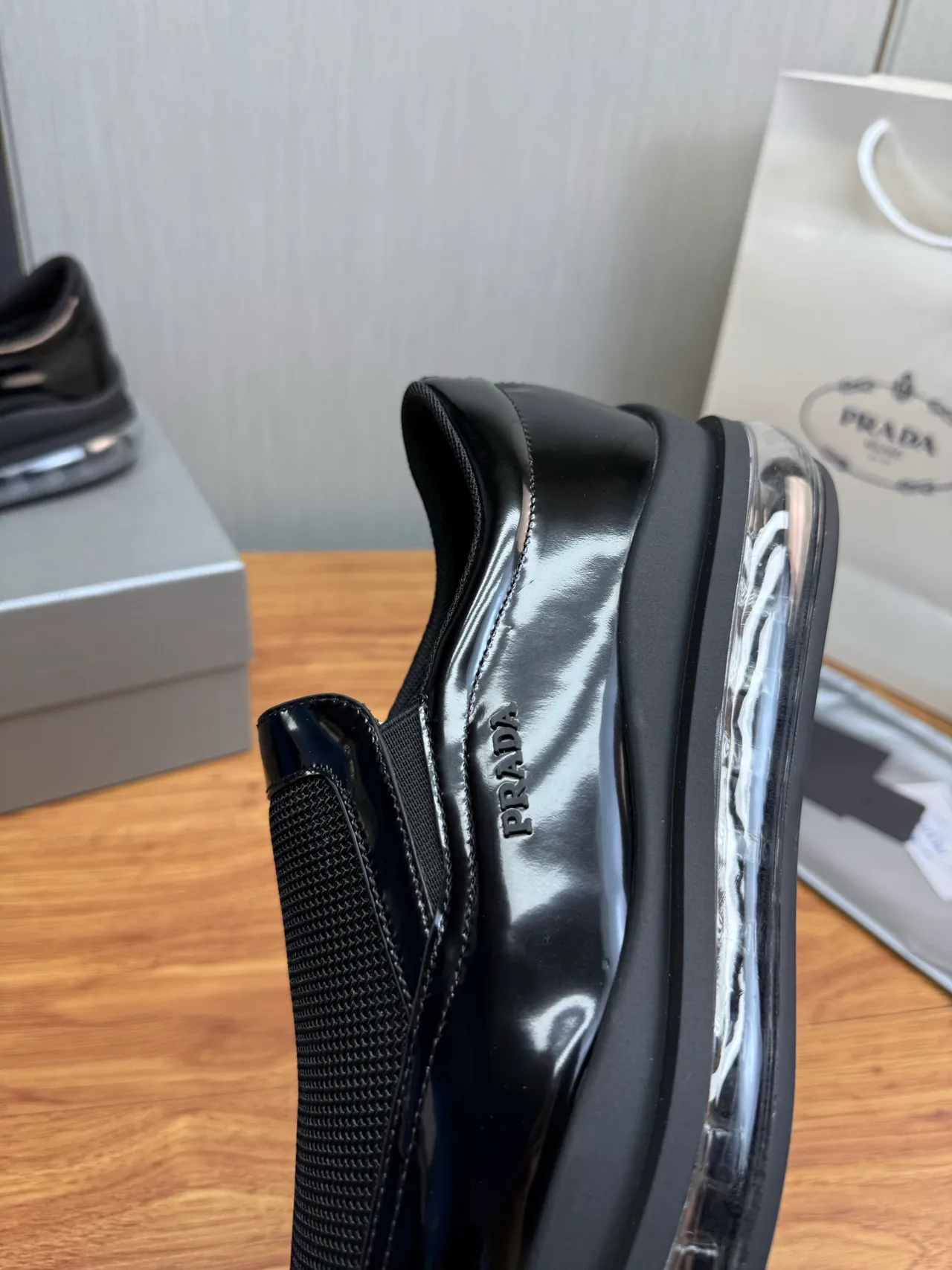 Prada Cloudbust কালো পেটেন্ট এবং মেশ লোফার্স 8
