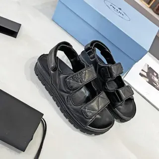 Prada Cloudbust काला क्विल्टेड स्ट्रैप्स मोटी लग सोल कैजुअल सैंडल्स