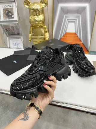 Prada Cloudbust حذاء رياضي أسود متلألئ جلد لامع سميك 4