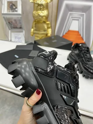 Prada Cloudbust حذاء رياضي أسود متلألئ جلد لامع سميك 5
