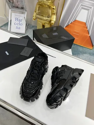 Prada Cloudbust حذاء رياضي أسود متلألئ جلد لامع سميك 7