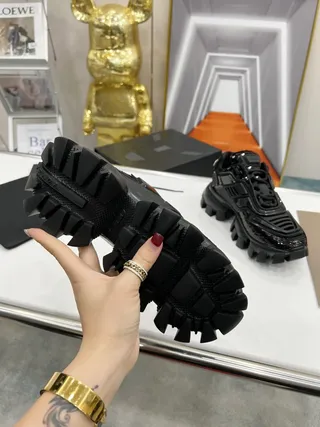 Prada Cloudbust حذاء رياضي أسود متلألئ جلد لامع سميك 9