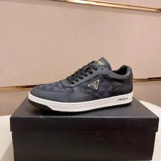 Prada Cloudbust 黑色 白色 皮革 鞋面 几何 图案 面板 生活方式 运动鞋