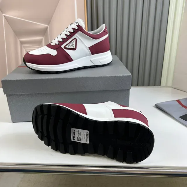 Prada Cloudbust Bordeaux et Blanc Sneakers Lifestyle 2